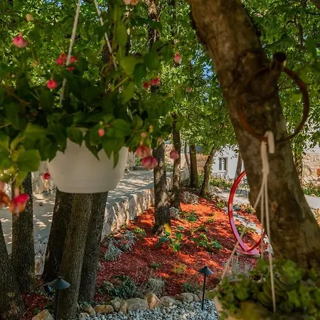 Villa Botanica - Lush Garden And Pool Oasis