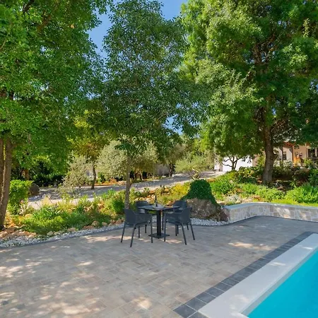 Botanica - Lush Garden And Pool Oasis