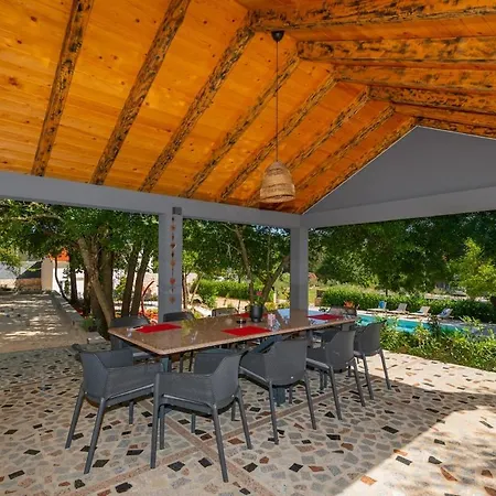 Botanica - Lush Garden And Pool Oasis Villa