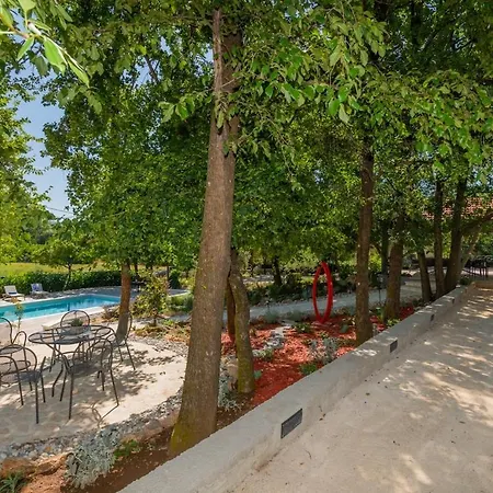 Botanica - Lush Garden And Pool Oasis * Kamenmost