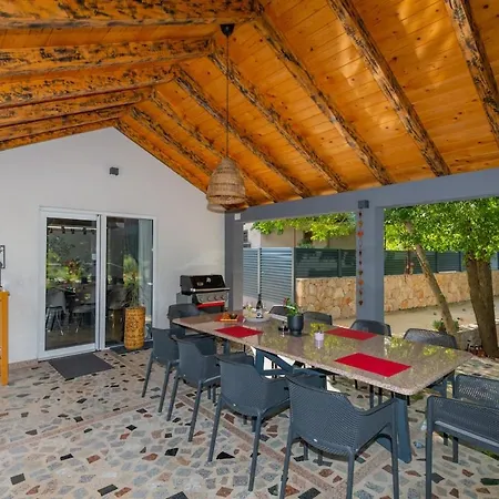 Villa Botanica - Lush Garden And Pool Oasis Kamenmost