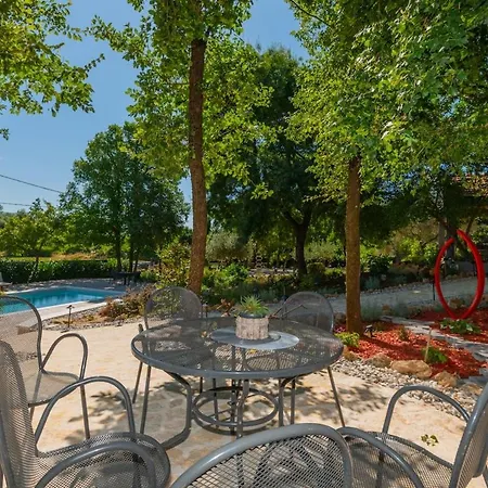 Villa Botanica - Lush Garden And Pool Oasis Kamenmost