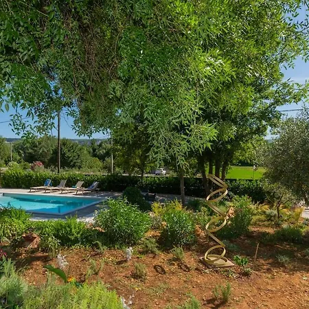 Botanica - Lush Garden And Pool Oasis *