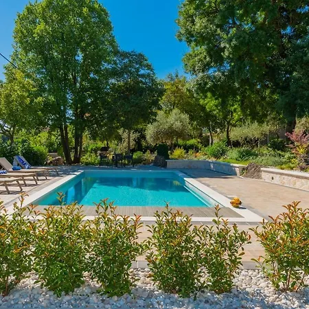 Villa Botanica - Lush Garden And Pool Oasis Kamenmost